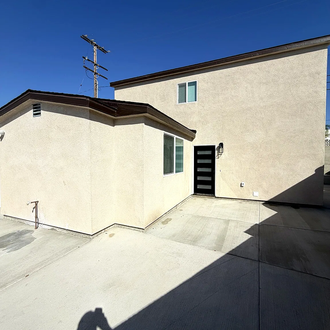 3 bed, 1200 sqft, $3,995 — Photo 2