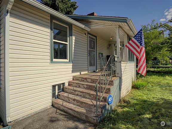 4th image of 1120 Veneta Avenue