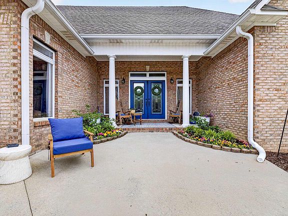 3rd image of 926 Deblyn Cir