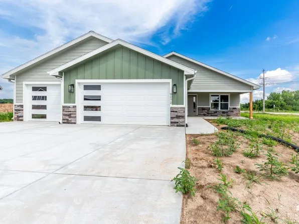 9172 Grammar Ct, Manhattan, KS 66502