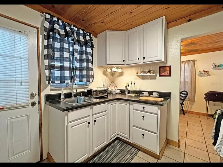 231 N Park Ave — Photo 12