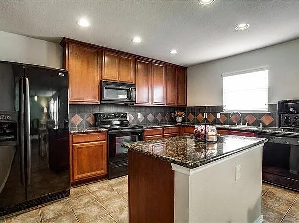 1601 Lionheart Dr — Photo 9