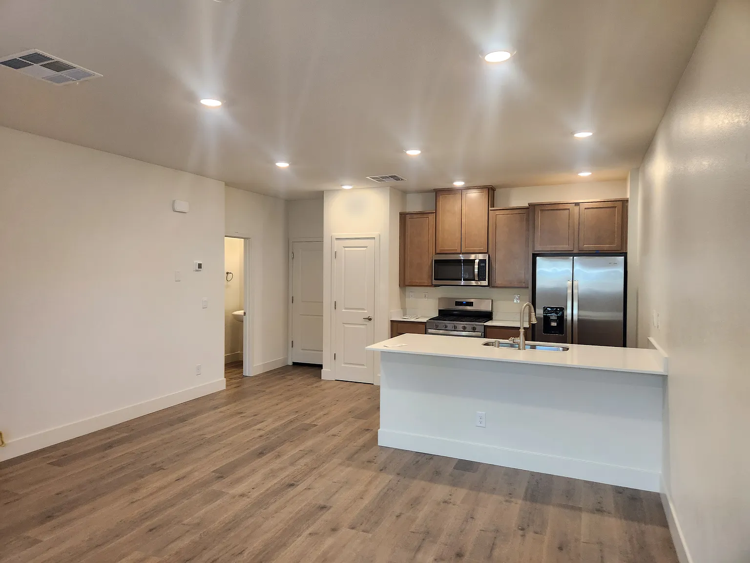3 bed, 2.5 bath, 1378 sqft, $2,695 — Photo 3