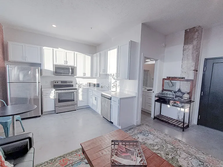 Dahlman Flats — Photo 37