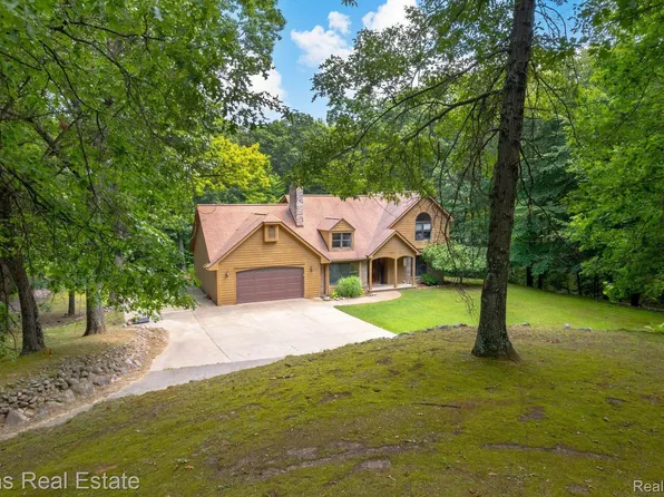 697 S Brandt Rd, Ortonville, MI 48462