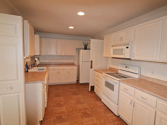 4th image of 112 Oakwood Ter