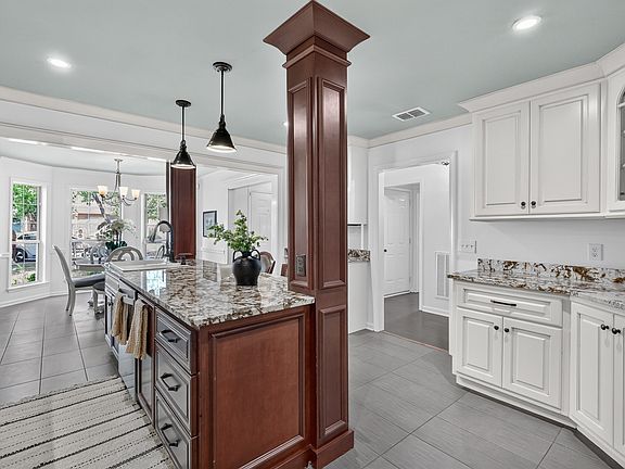 4th image of 409 Riveredge Ct