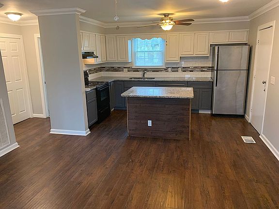 2nd image of 2746 Combs Dr