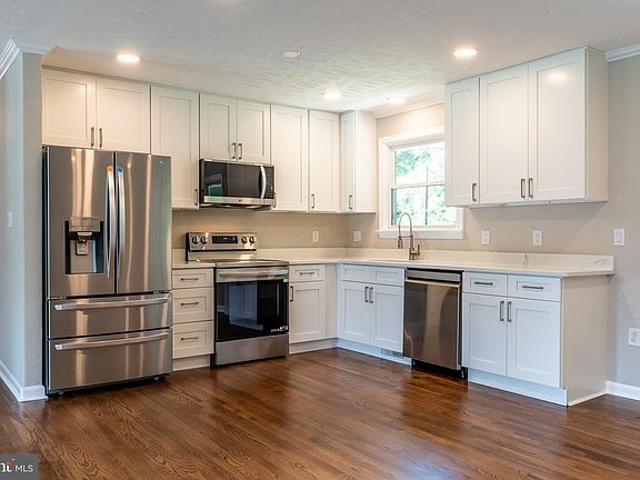 3rd image of 1204 Paul Ln