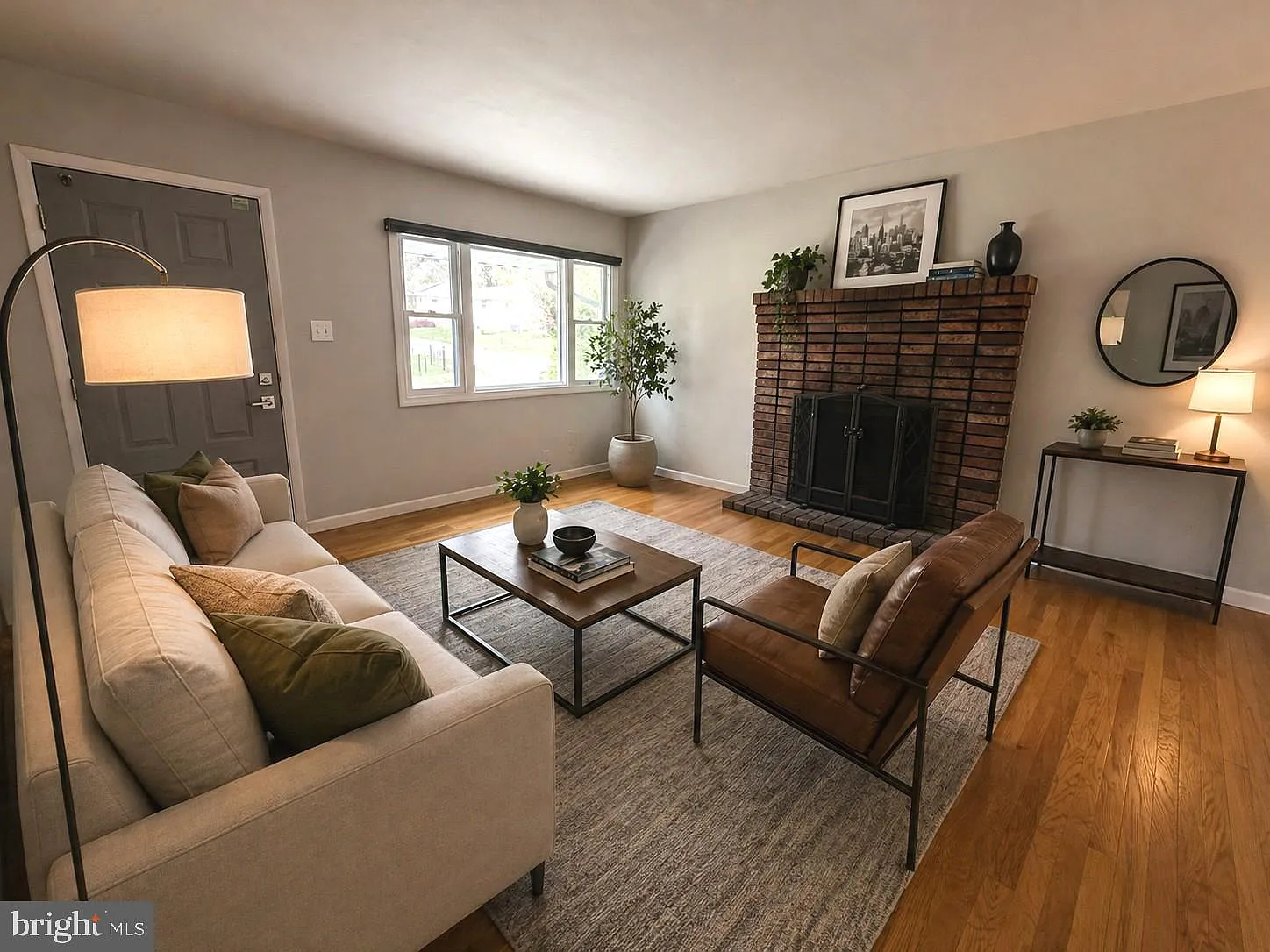 3 bed, 1.0 bath, 962 sqft, $1,450 — Photo 2