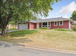 801 Knob Hill Rd, Burnsville, MN 55337