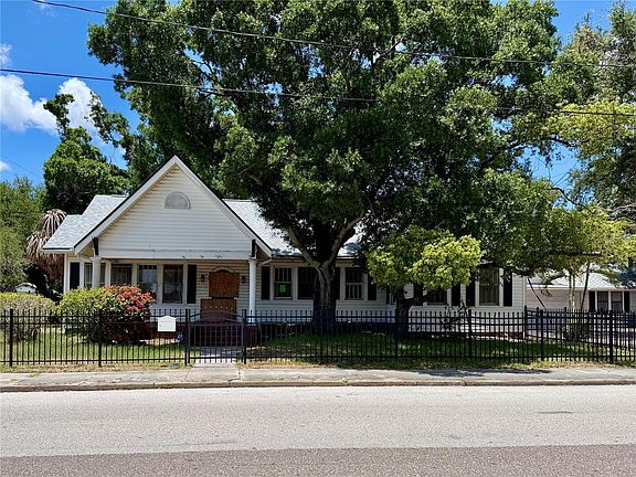 2nd image of 315 S BERMUDA BOULEVARD