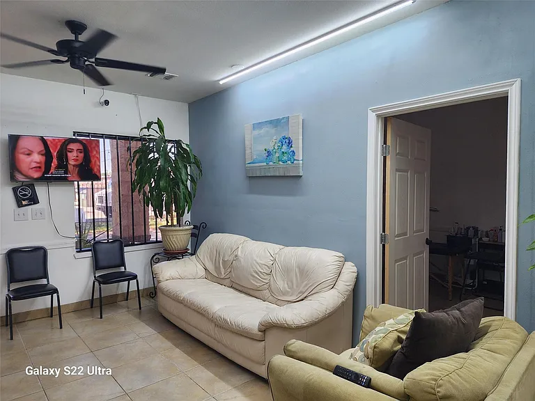 410 Rosamond St #A — Photo 11