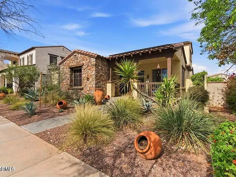 20402 W Shadow St — Photo 2