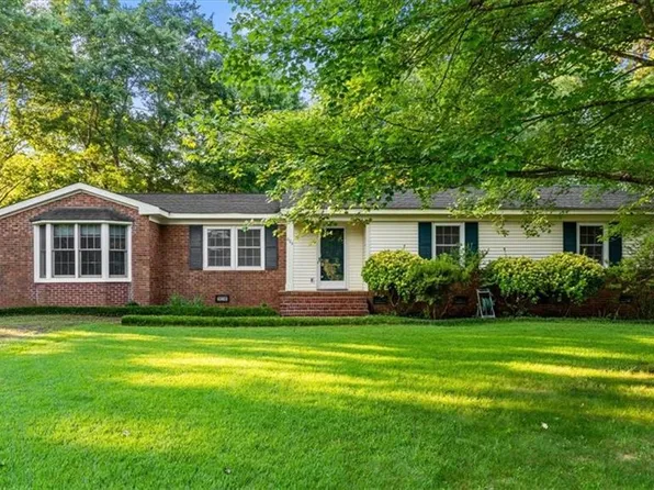 604 Oakdale St, Liberty, NC 27298