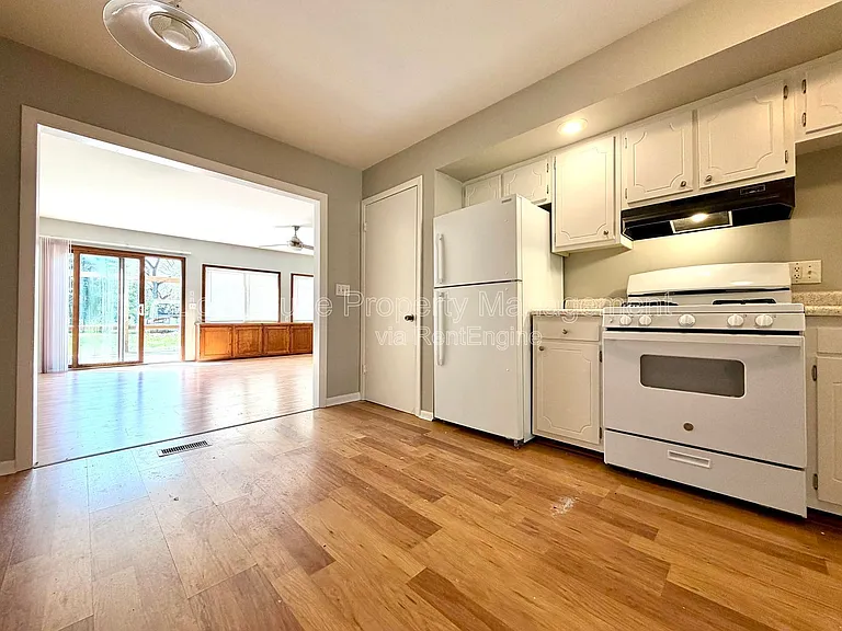 1054 Royal Oak St SW — Photo 7