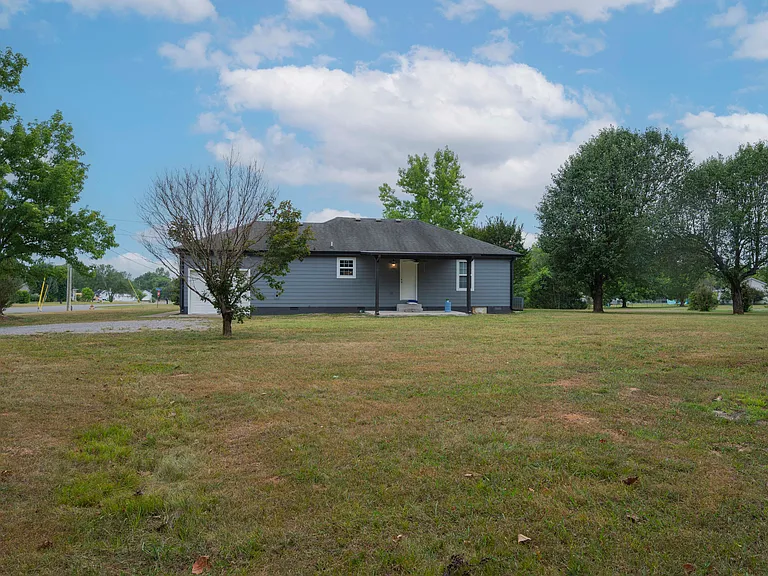 202 Caribou Trl — Photo 37