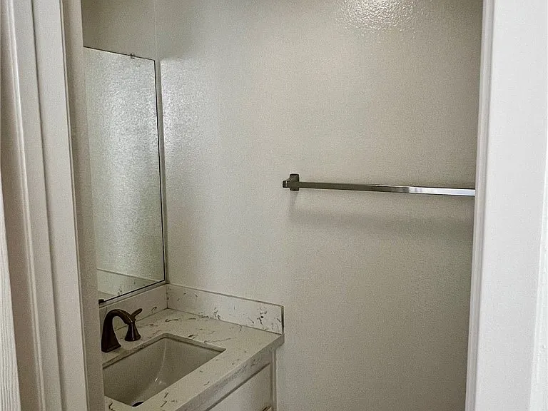 1805 Crescent Oak — Photo 11