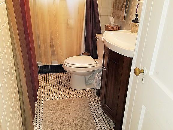 4th image of 2119 Saint Charles Ave