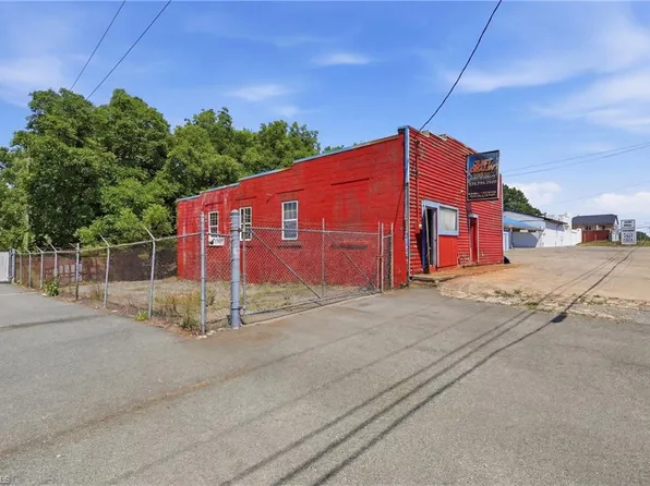 611 W Elm St, Graham, NC 27253