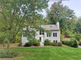 41 Hideaway Ln, Hamden, CT 06518