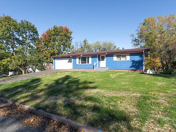 3rd image of 1109 16th Avenue E
