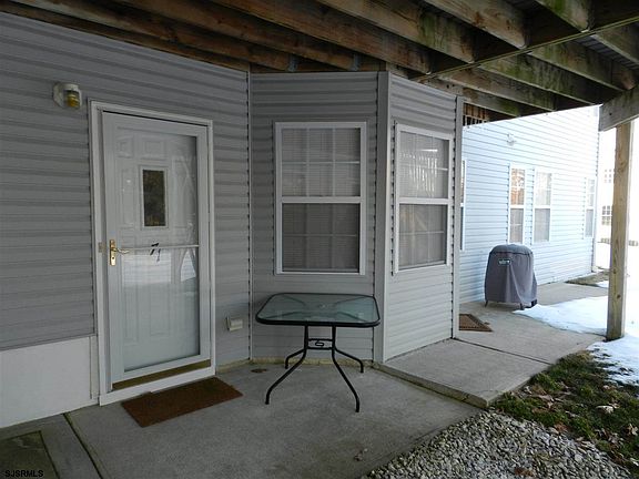 2nd image of 71 E Woodland Ave #D71