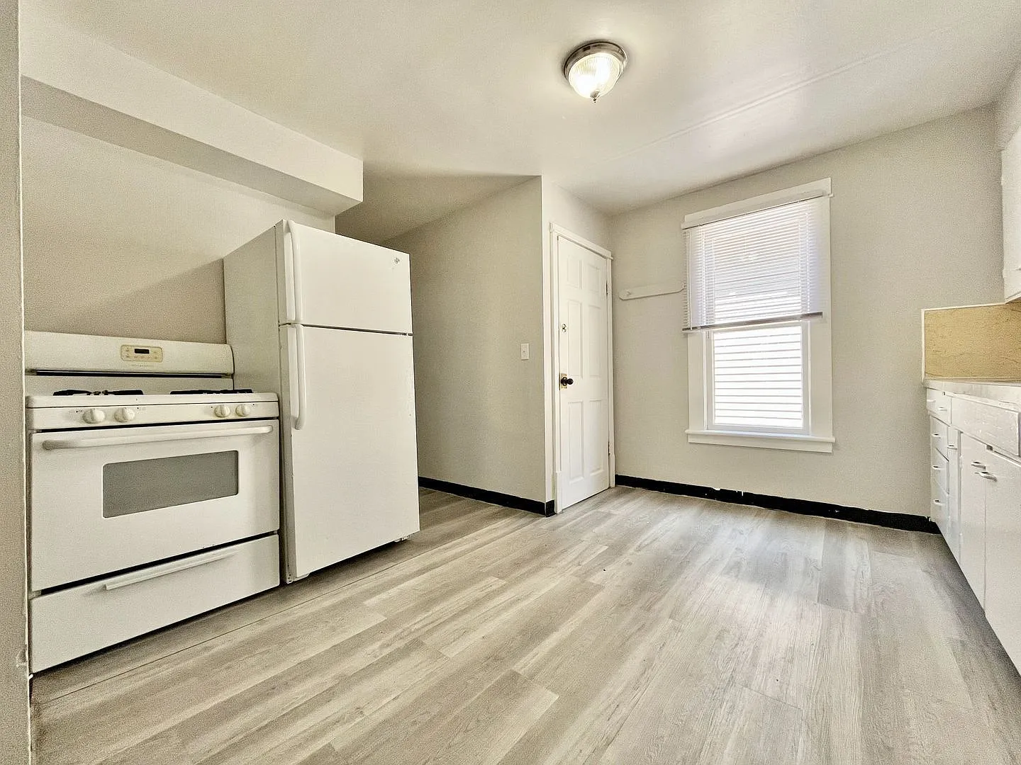 1 bed, 1.0 bath, $750 — Photo 4