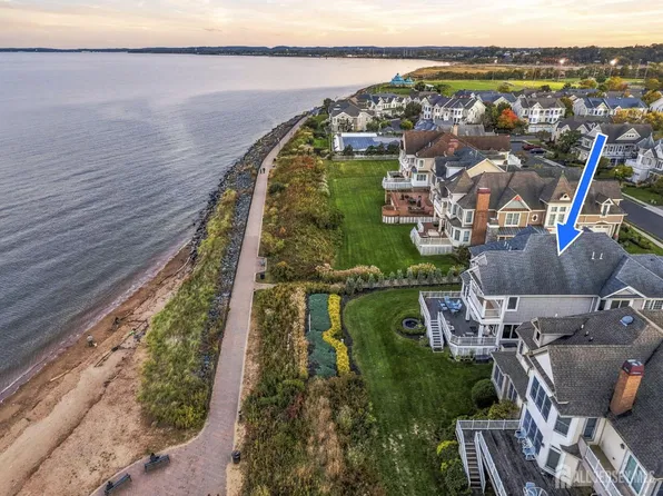 23 Lighthouse Dr, South Amboy, NJ 08879