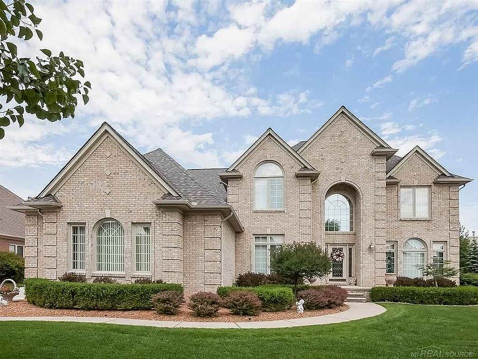 2nd image of 55400 Macintosh Ct
