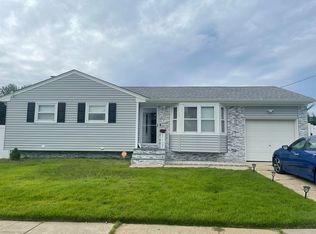 27 Orange St, Deer Park, NY 11729