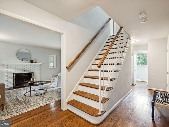 3rd image of 5412 Linden Ct