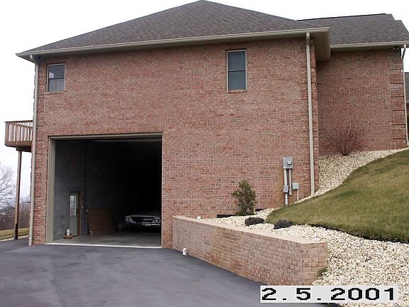 Lower full-size RV garage w/seperate driveway