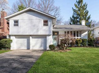 35 Sandy Hollow Rd, Port Washington, NY 11050