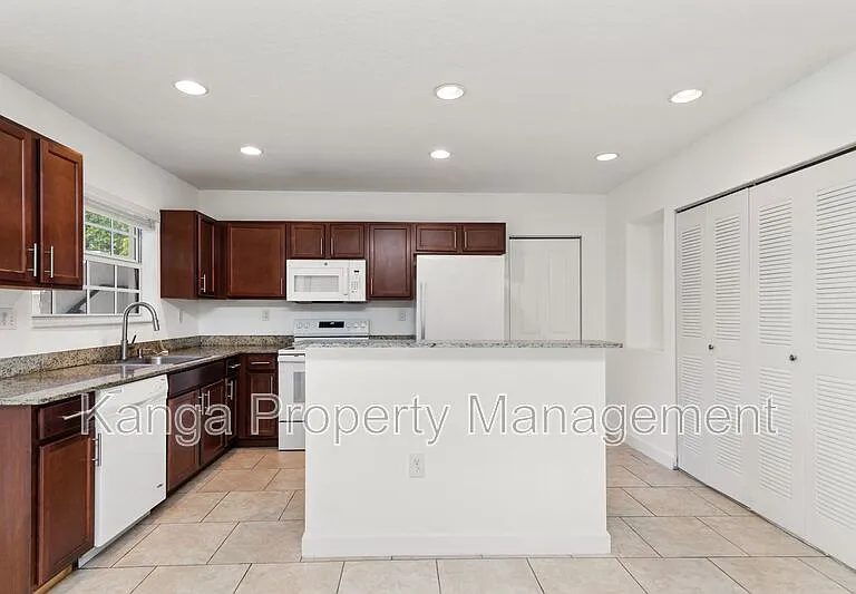 3525 NW 114th Ln #3525 — Photo 2