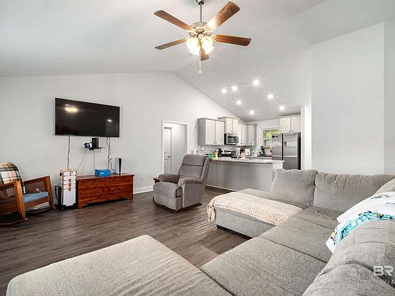 5th image of 23187 Ridgewood Dr