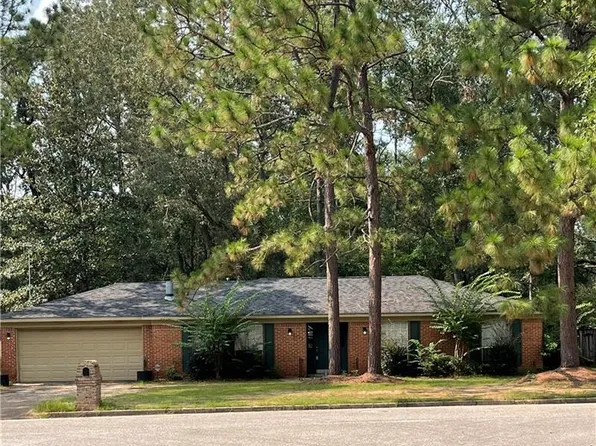 6920 Greenway Dr N, Mobile, AL 36608