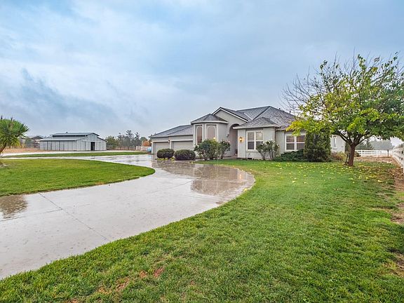 3rd image of 665 Five Oaks Ct