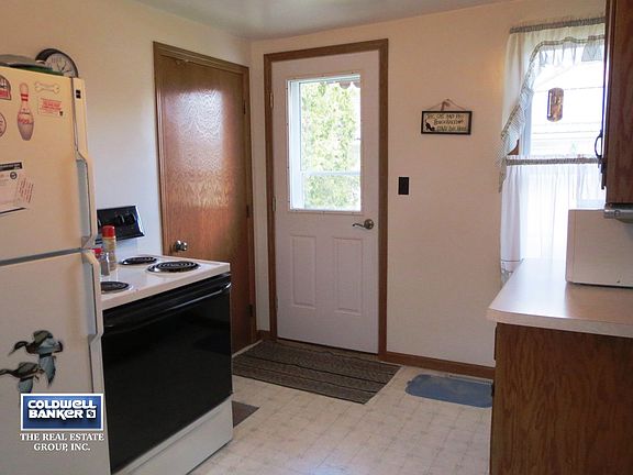 Stove & Refrigerator Included