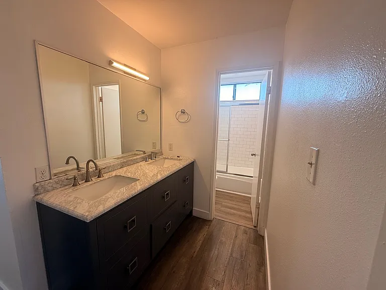 1420 North Mansfield Avenue - 205 — Photo 37