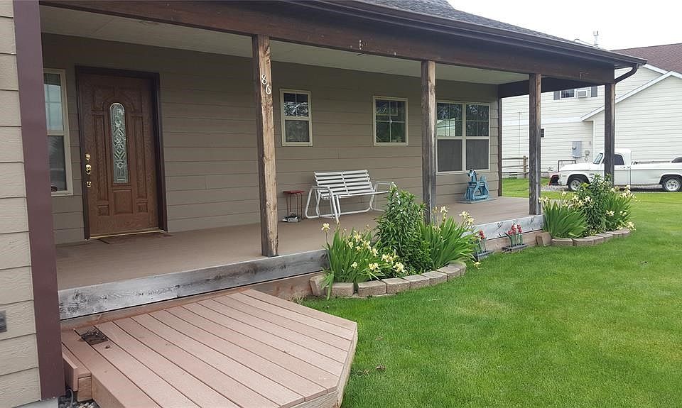 SPACIOUS FRONT PORCH