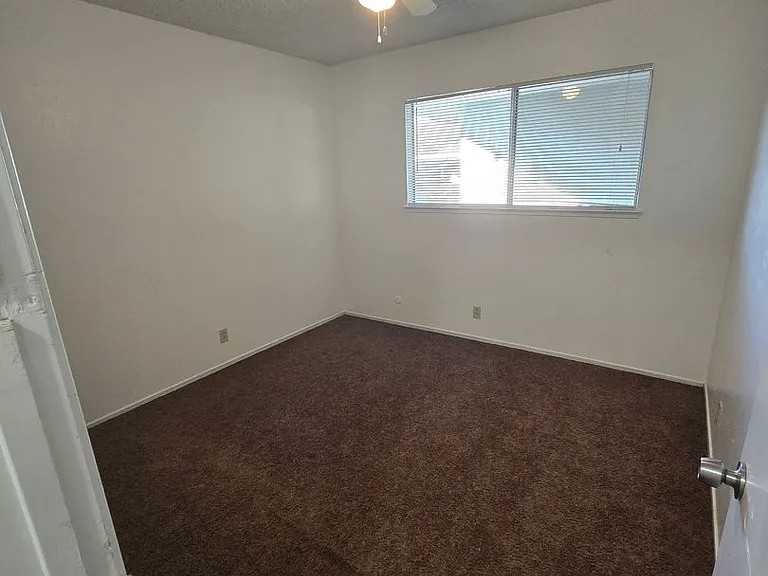 1915 Celeste Ct #B — Photo 28