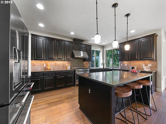 5th image of 1069 NE 47th Ave