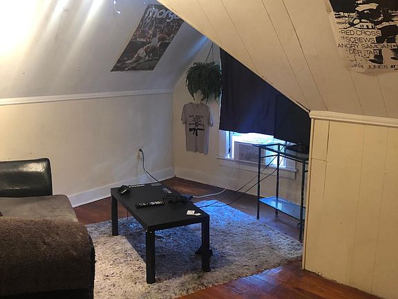 5th image of 411 E Maxwell St #6