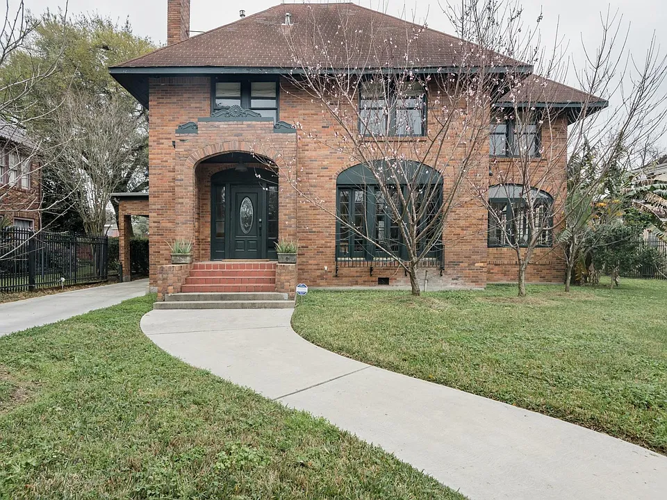 2413 Wichita St