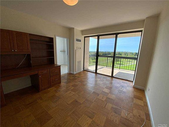 5th image of 27110 Grand Central Pkwy APT 10N