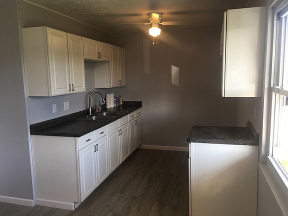 5th image of 584 Harland Dr