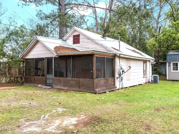 5390 Webb St, Graceville, FL 32440