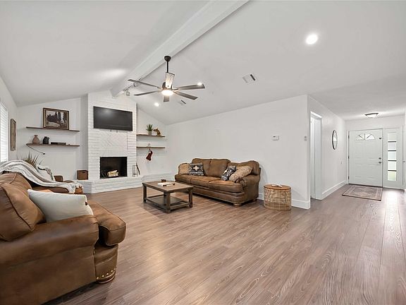 5th image of 22419 Deville Dr