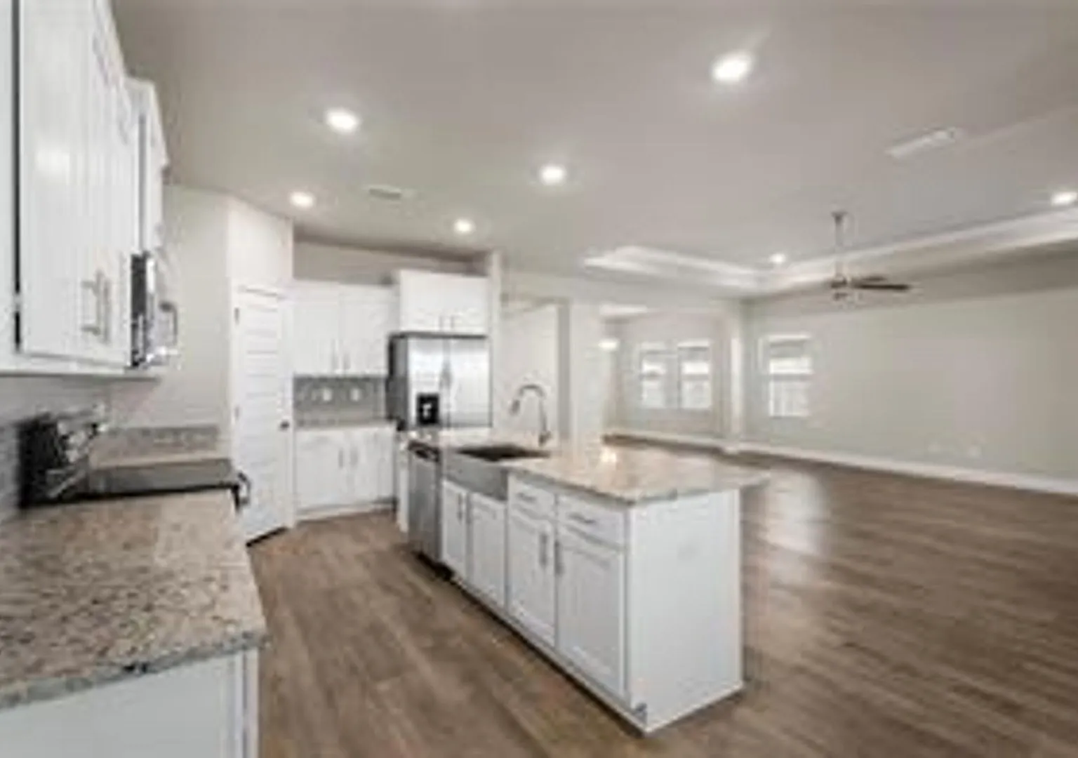 4 Bedroom Beauty in West Mobile — Photo 2